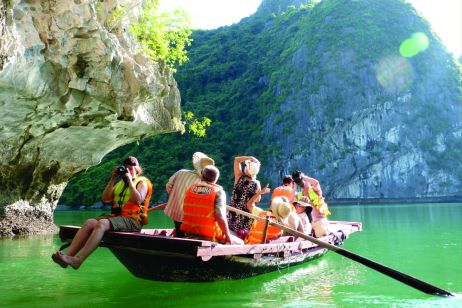 Halong cruise safety tips