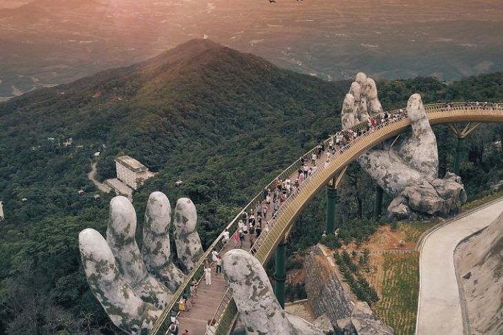 Da Nang: Hand Of The Gods Hold Vietnam’s Golden Bridge