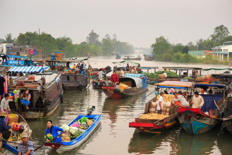 Mekong-delta-floating-market-2