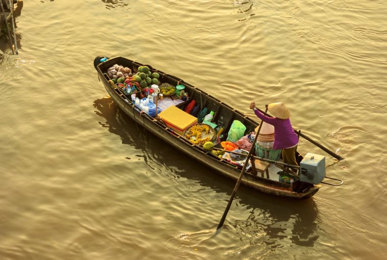 mekong-boat-vendor